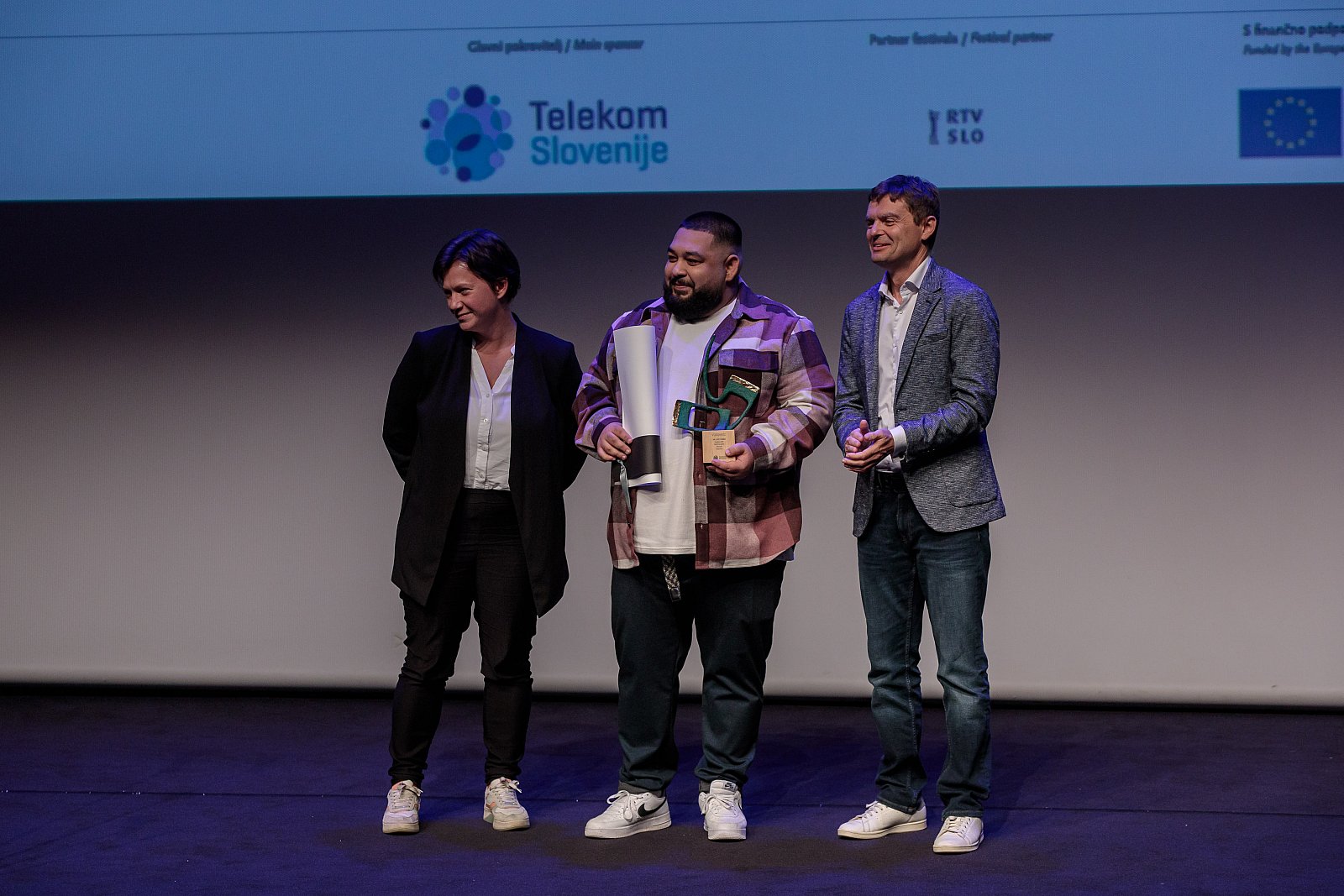 Iza Strehar, Edmond Máté Oláh-Molnár, prejemnik Vodomca, in mag. Boštjan Škufca Zaveršek, Telekom Slovenije - Award ceremony